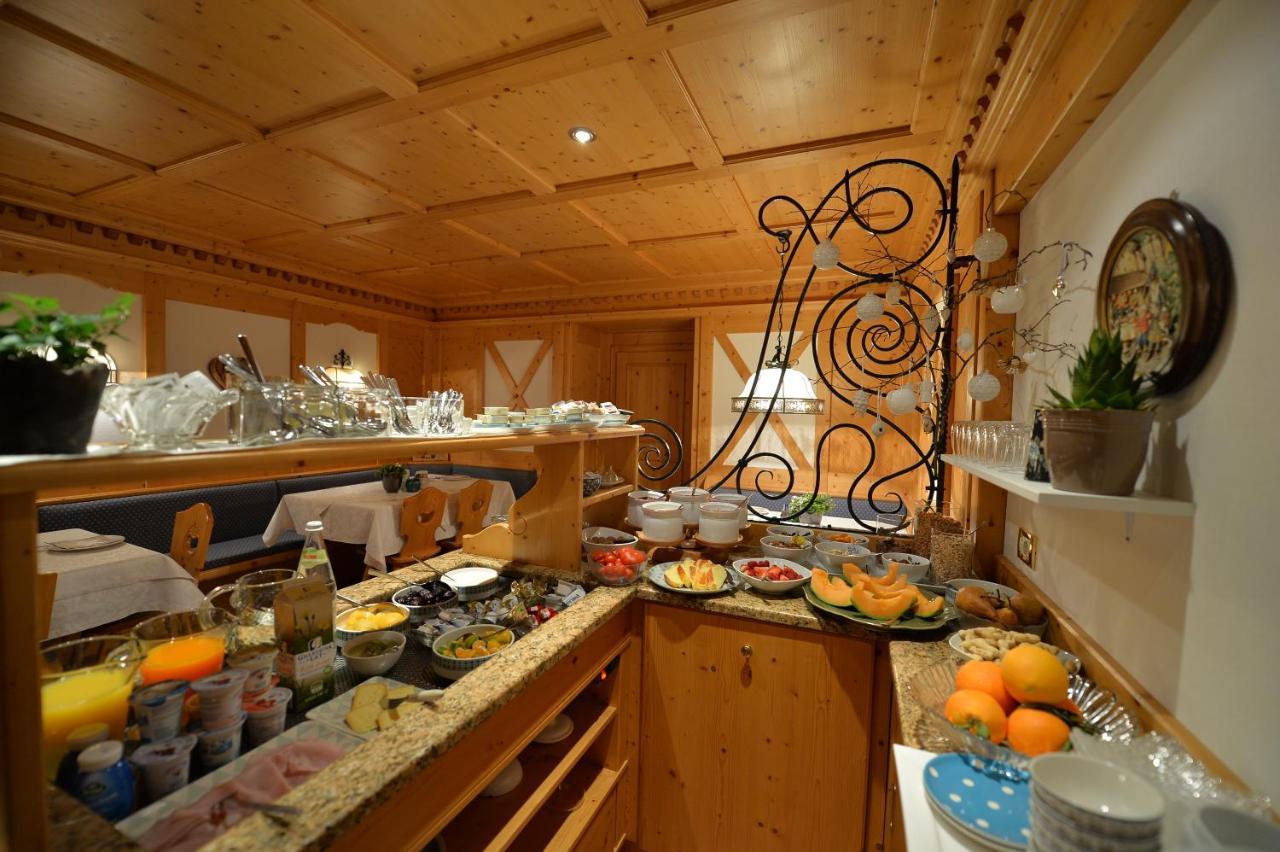 Garni Hotel Max Santa Cristina Val Gardena Exterior photo